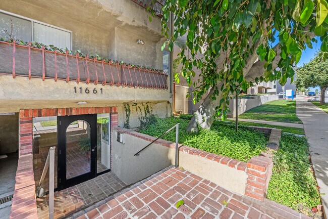 Photo - 11661 Goshen Ave