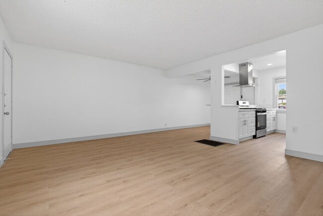 Photo - 933 Alamitos Ave Unit 03