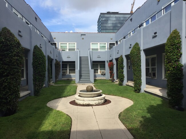 Photo - 533 S Westmoreland Ave Unit 14