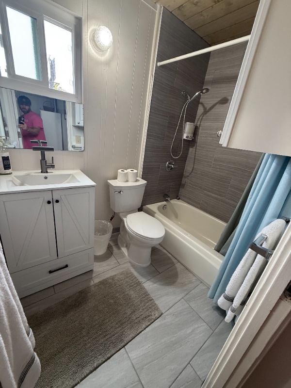 Photo - 1812 Hornblend St