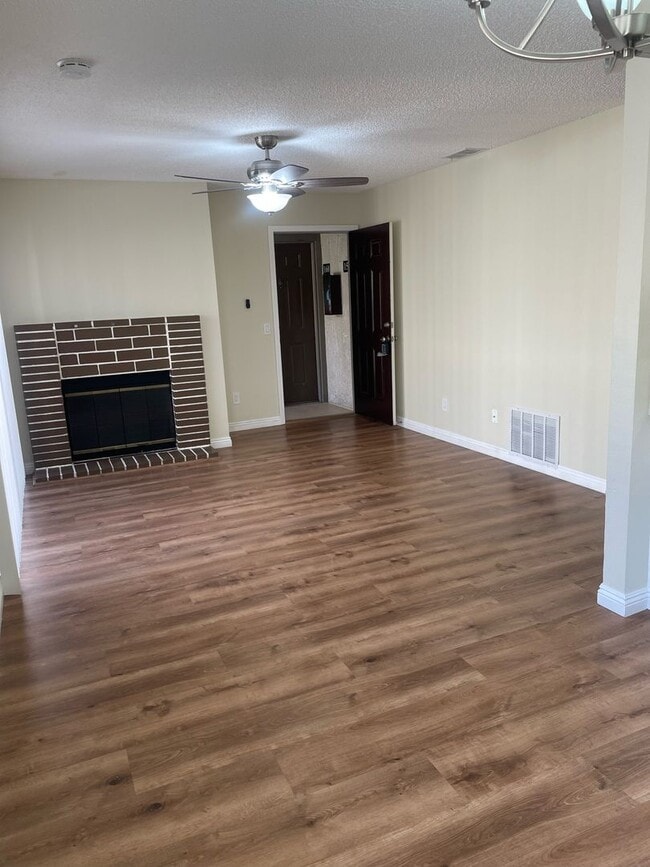 Photo - Beautiful 2 Bed / 2 Bath  Upstairs Condo In Colton!