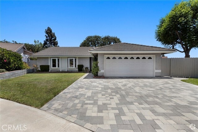 Building Photo - 17592 Jennifer Dr Rental