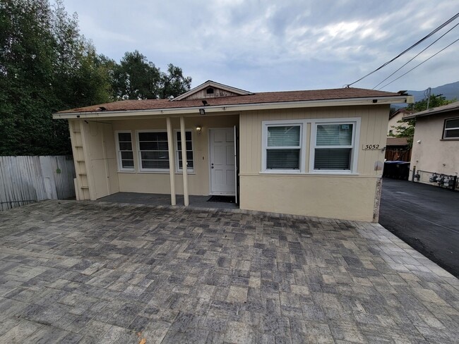 Building Photo - 3052 Honolulu Ave Unit Front Rental