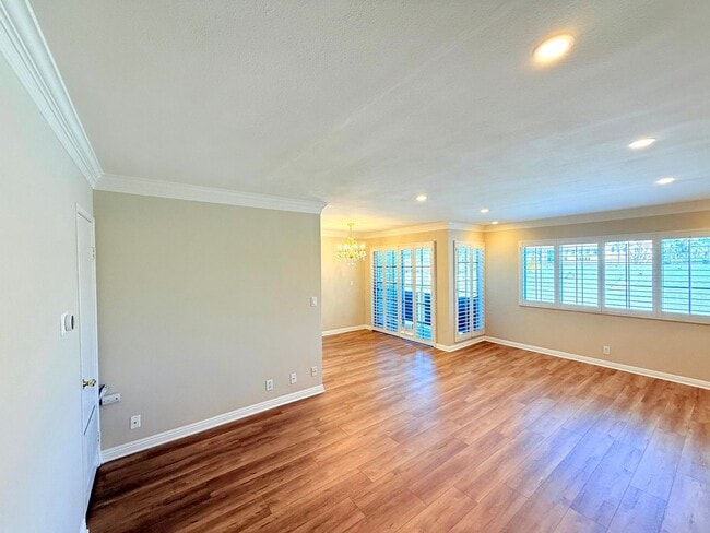 Photo - Beautiful Spacious Top Floor Condo 1 bed - 1 bath with parking in Burbank Unit 304