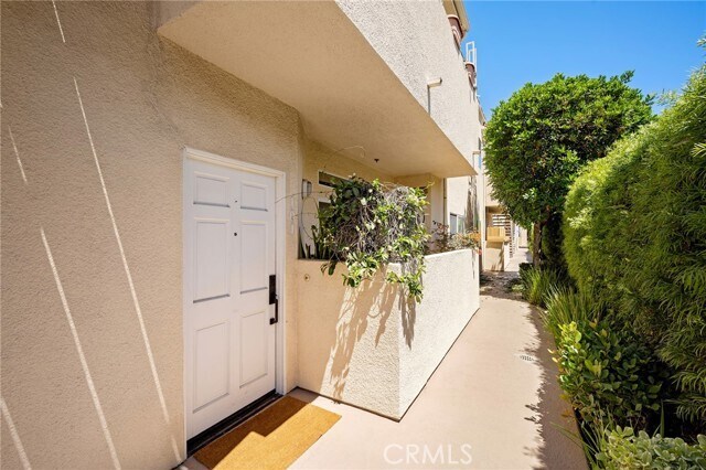Photo - 13801 Oxnard St Condo Unit 101