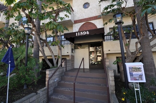 Building Photo - 11594 Moorpark St
