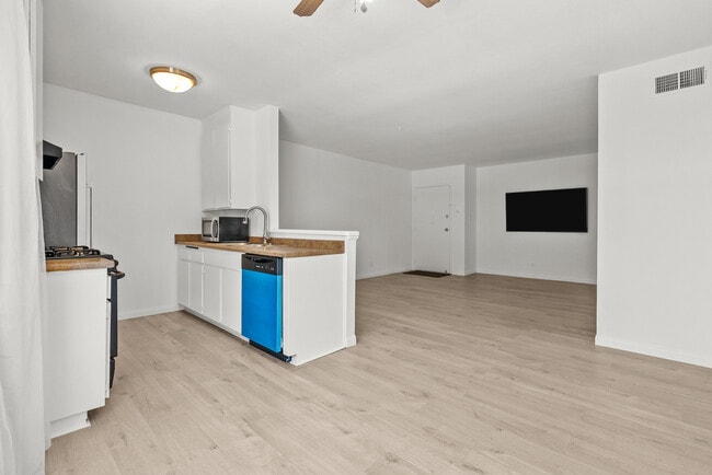 Photo - 21000 Parthenia St Townhome