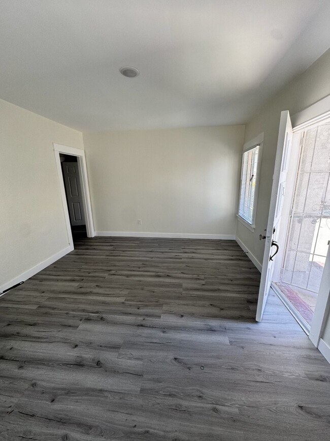 Photo - 963 W 9th St Unit 975