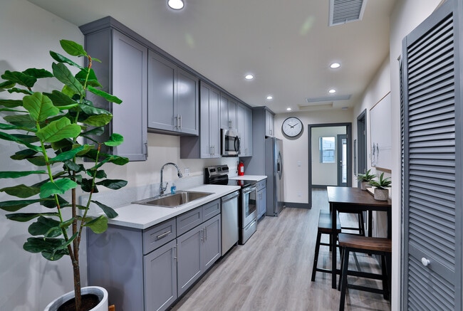 Photo - 2811 Menlo Ave Apartments Unit 2815