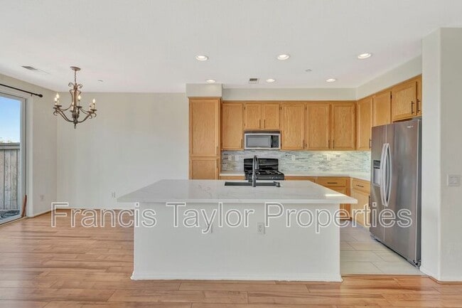 Photo - 148 Elora Ln