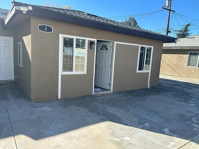 Building Photo - 3264 N Stoddard Ave Rental