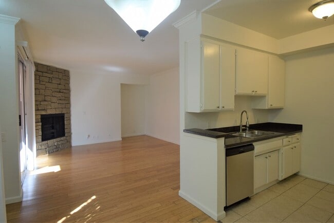 Photo - 11107 La Maida St Unit 107