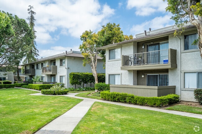 Photo - Strada Apartments