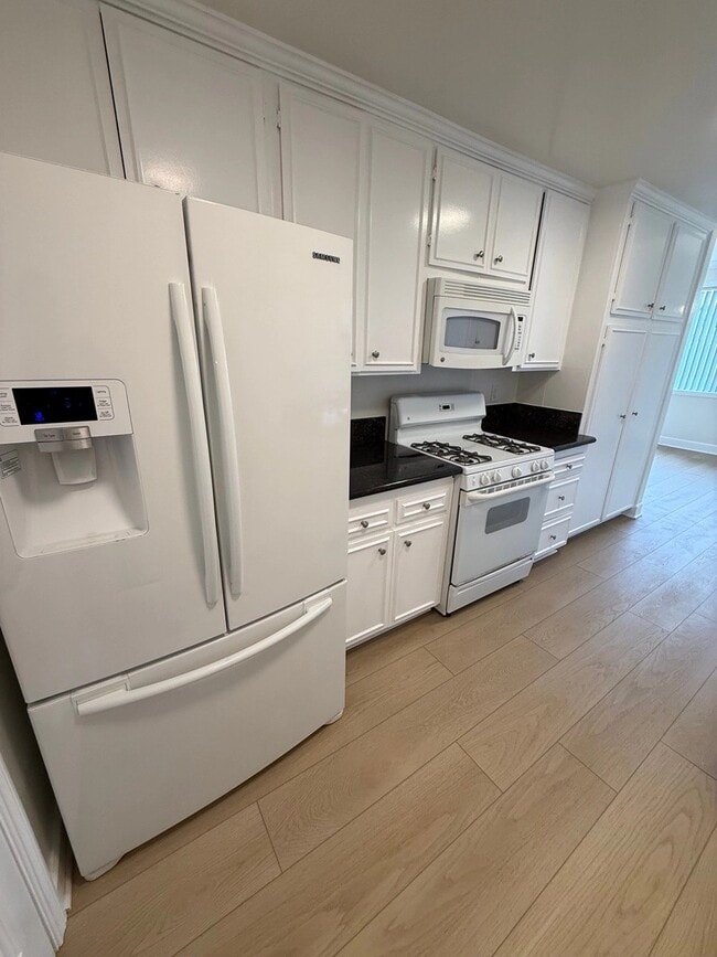 Building Photo - 1940 Malcolm Ave