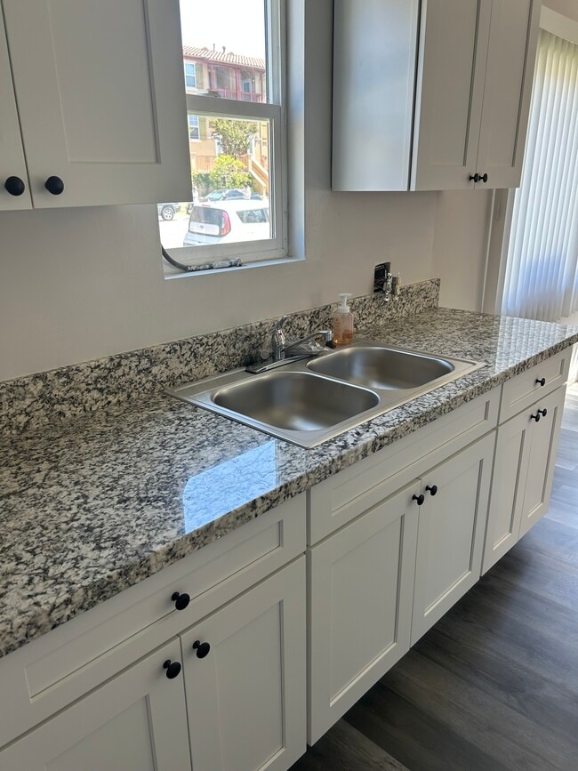 Building Photo - 2715 Cabrillo Ave Unit A Rental