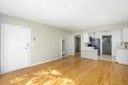 1BR, 1BA - 700SF - Living Room - 1438 10th St