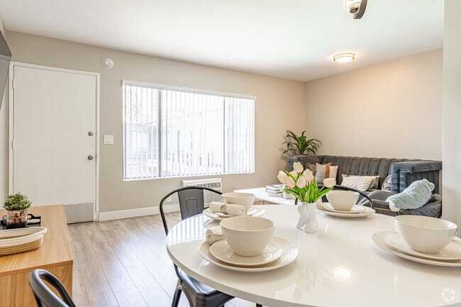 1 BR, 1BA -549SF - Dining / Living Room - Heritage 2353