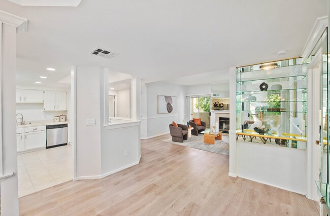 Photo - 14347 Albers St Unit Apt 206