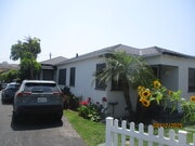 Photo - 1040 Ocean Park Blvd Apartments Unit B