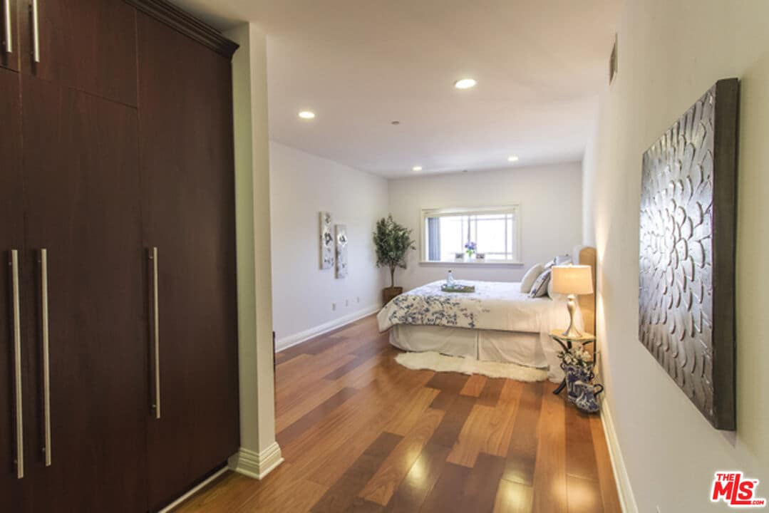 Photo - 1043 S Kenmore Ave Unit 506