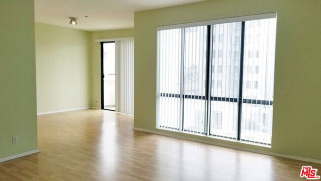 Photo - 533 S St Andrews Pl Unit 321