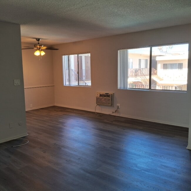 Photo - 4475 Rosewood Ave