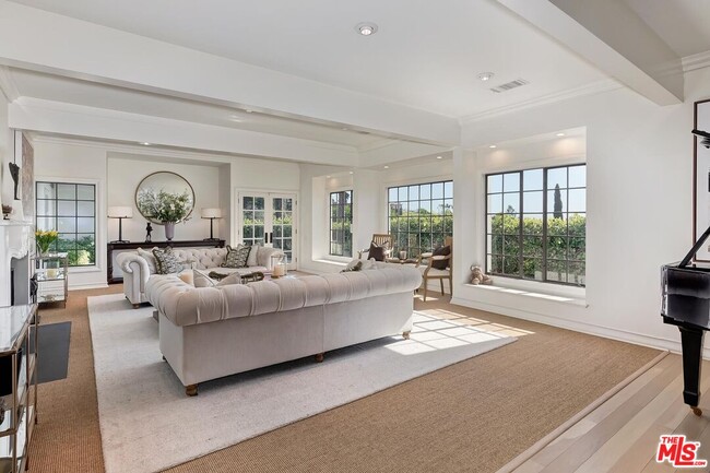 Photo - 1075 Wallace Ridge