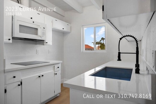 Photo - 2023 Curtis Ave