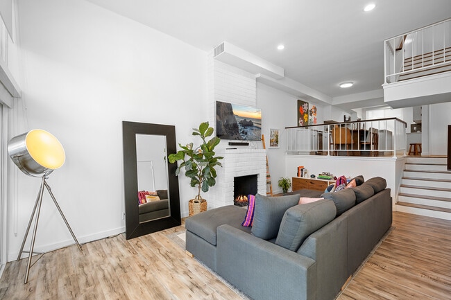 Photo - 5435 Yarmouth Ave