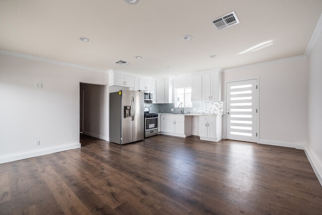 Photo - 7058 Willis Ave