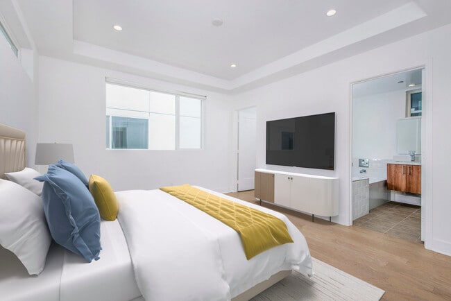 Photo - 857 1/2 Hyperion Ave