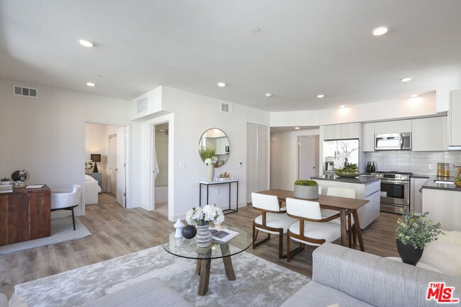 Photo - 740 Ridgeley Dr Unit 302