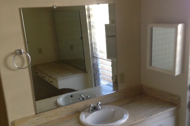 Photo - Bonnie's Garden Apartments