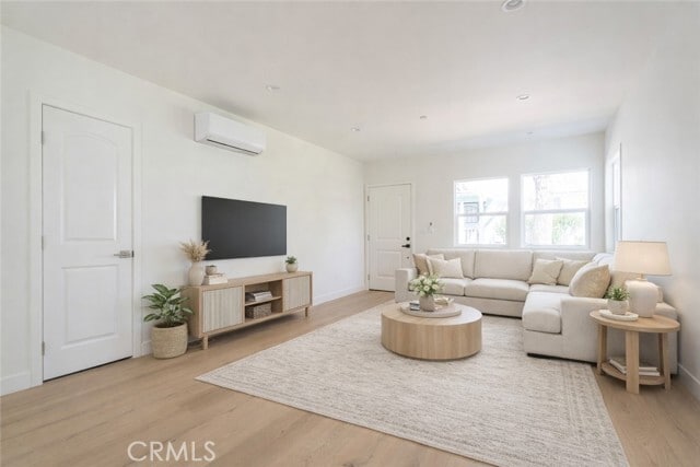 Building Photo - 1065 E Spazier Ave