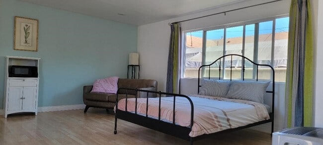 Photo - 21119 La Salle Ave