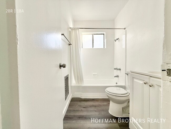 Photo - 1819 S Oxford Ave Unit 9