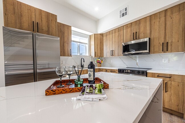 Photo - 4445 1/2 Auckland Ave Unit #4445 1/2