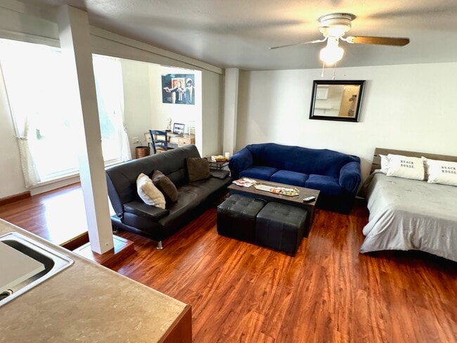 Building Photo - 713 N Mansfield Ave