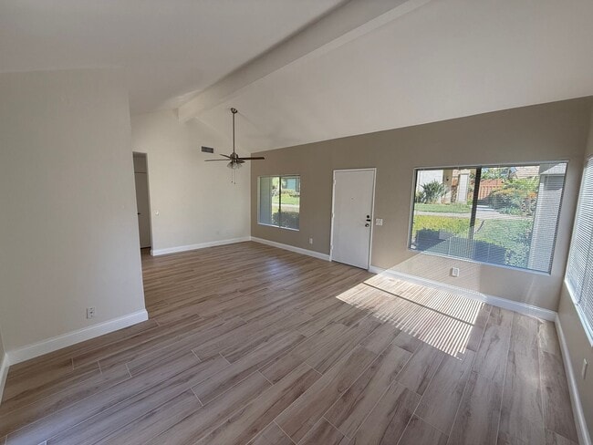 Photo - Remodeled 2-Bedroom Townhome in Tierrasant...