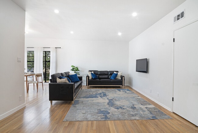Photo - 344 Rexford Dr