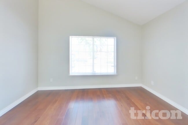 Photo - 25809 Sweetleaf St