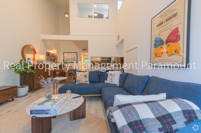 Building Photo - Spectacular 2 Bedroom, 2 Bath Condo with L...
