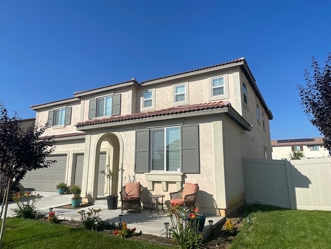 Building Photo - Newly Built 5 Bedroom in Beaumont Rental