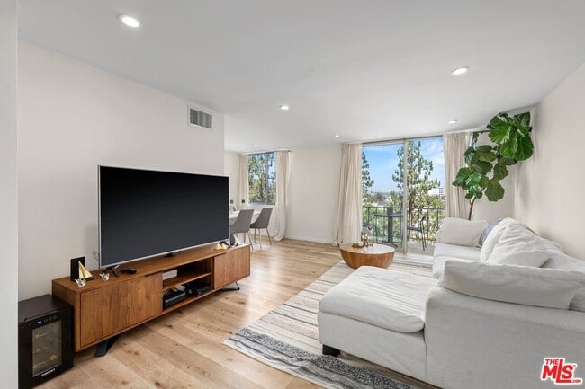 Photo - 100 S Doheny Dr Condo Unit 517