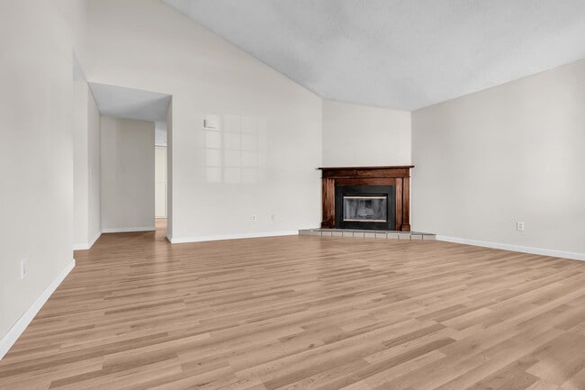 Photo - 1688 Bruin St