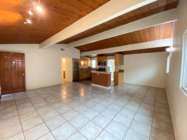 Photo - Large Bedrooms! 6 Parking Spaces (Lease ou...