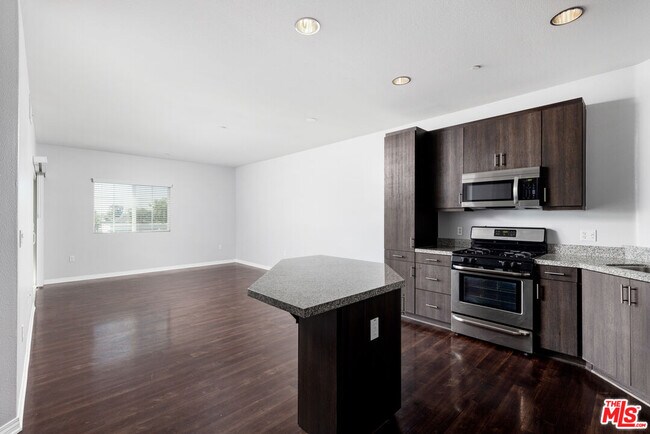 Photo - 1408 W Washington Blvd Unit 308