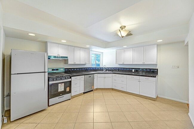 Photo - 14323 Califa St