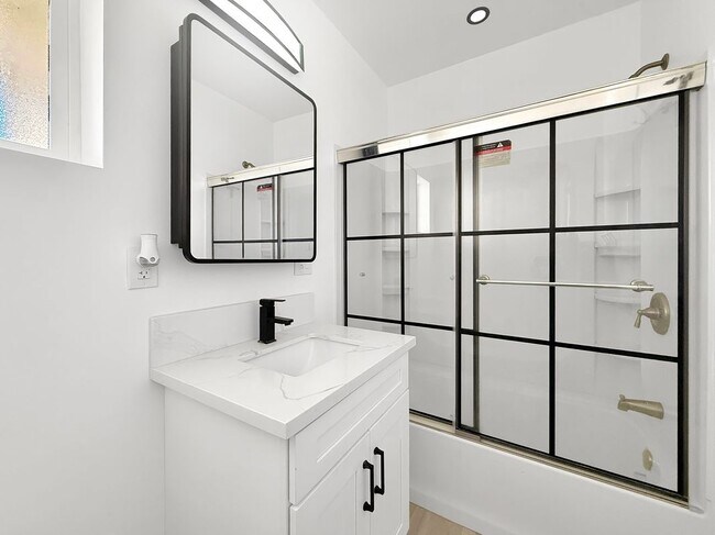 Photo - 1273 Donatello St