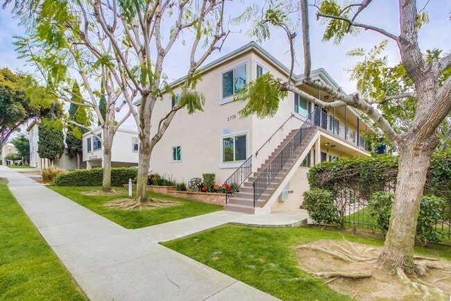 Building Photo - Spacious 2 Bed / 1 Bath Apartment in the Heart of South Park! Unit #E